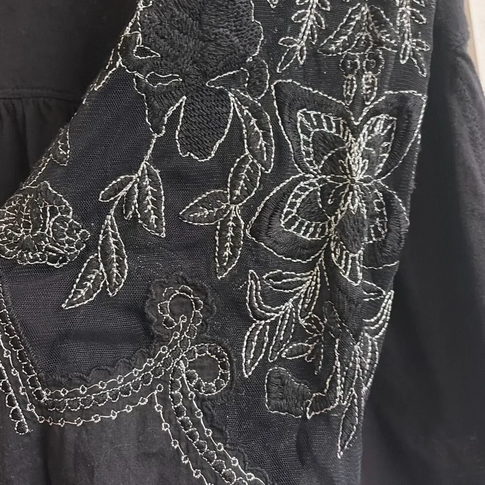 ✨FREE PEOPLE Embroidered Penny Tee Shirt Black Sz Small Top✨